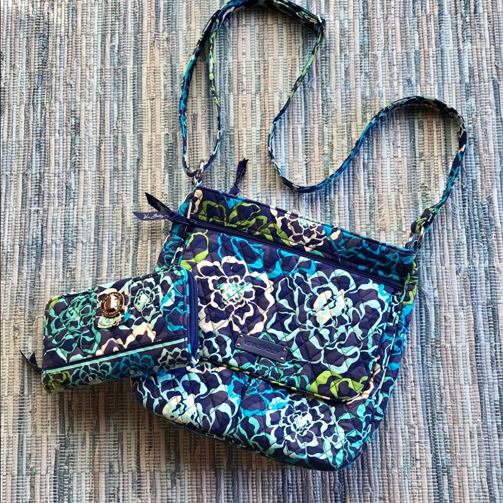 Vera Bradley Mailbag Crossbody w/Wallet, Like New
